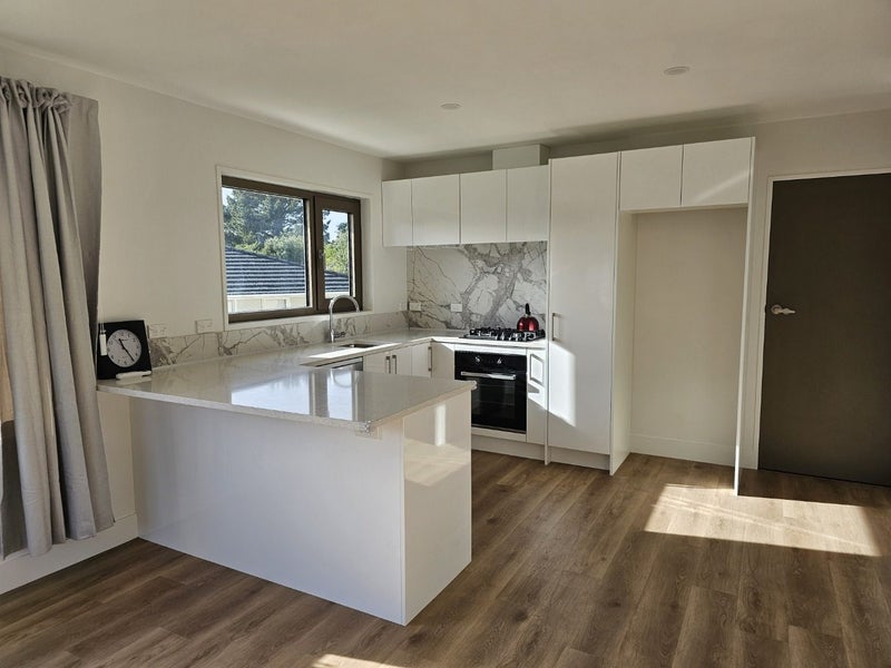 5 Mahinawa Street, Takapuwahia, Porirua - Carousel 1