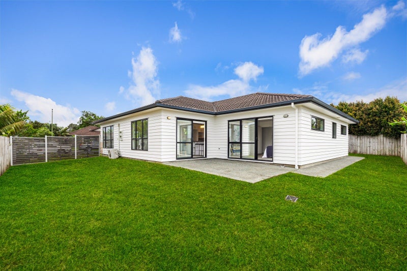8 Bonny Crescent, Massey, Auckland - Carousel 2
