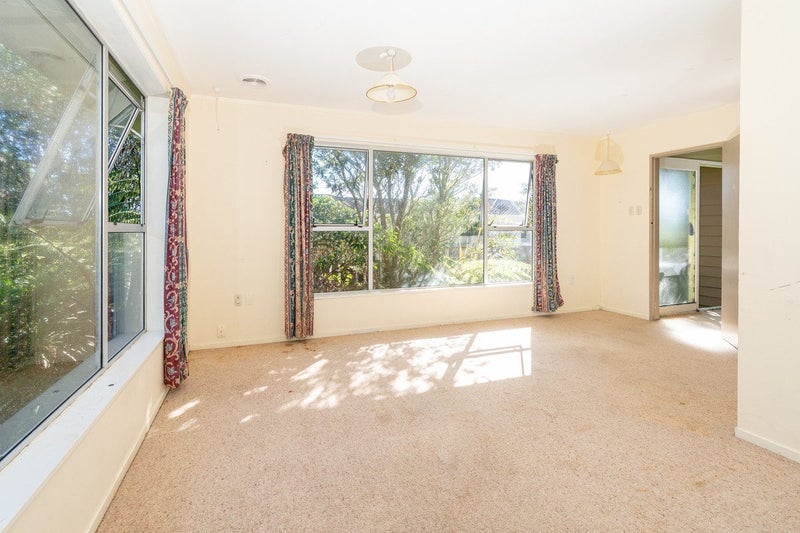 21B Colchester Crescent, Newlands, Wellington - Carousel 2