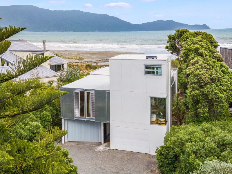 31 Field Way, Waikanae Beach, Waikanae - Carousel 2