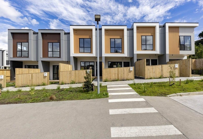30 Morihana Close, Glen Eden, Auckland - Carousel 2