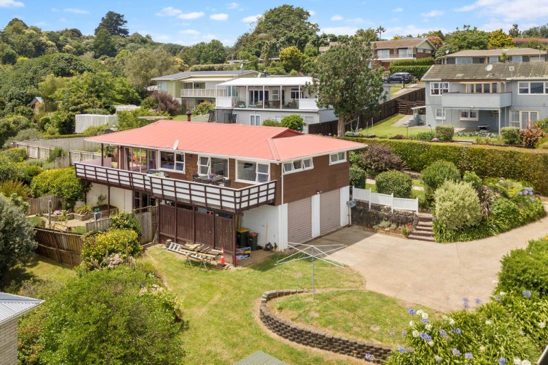 4 Gibbs Crescent, Red Hill, Papakura - Carousel 2