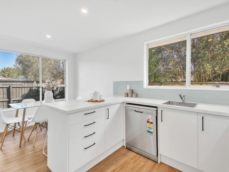 2/3 Sequoia Place, Parklands, Christchurch - Carousel 2