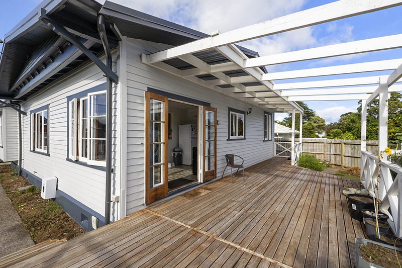 7 Wheeler Place, Upper Vogeltown, New Plymouth - Carousel 2