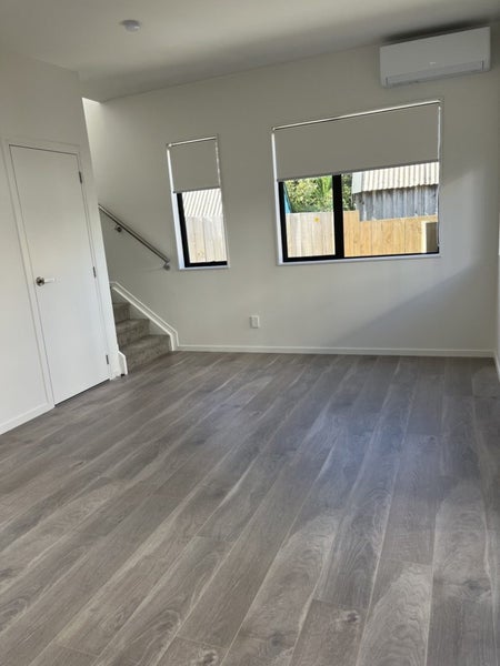 2 Fantail Place, Avondale, Auckland - Carousel 2