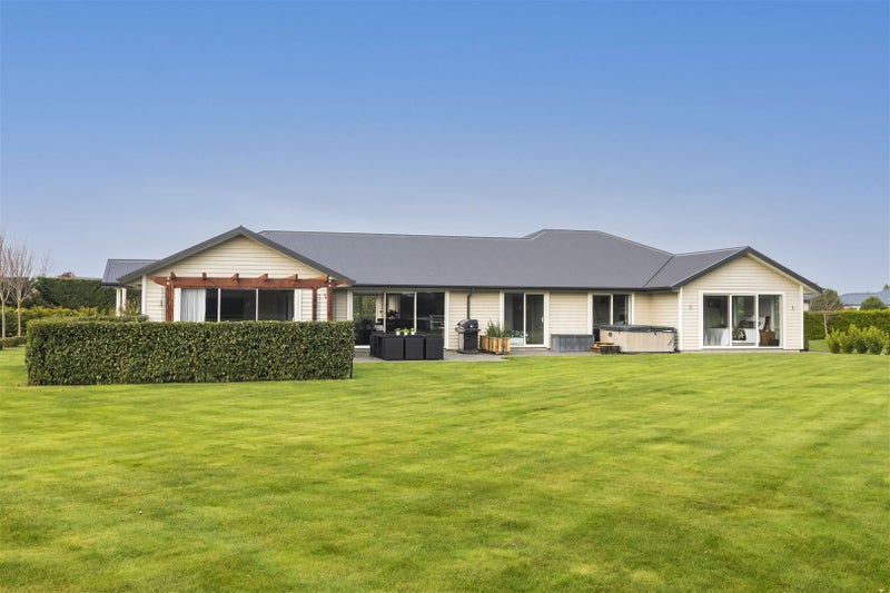 21 Leyland Crescent, Kaiapoi - Carousel 1