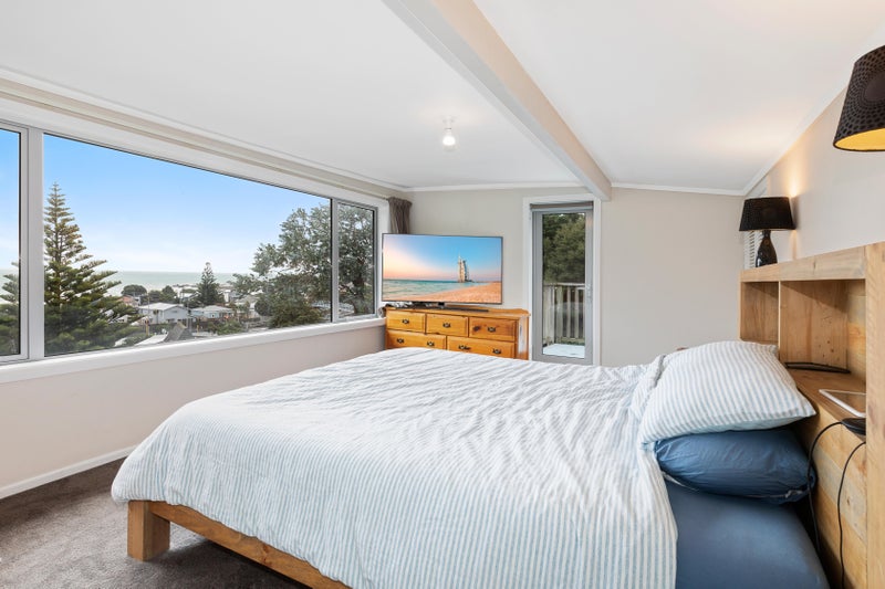 14 Grays Road, Plimmerton, Porirua - Carousel 2