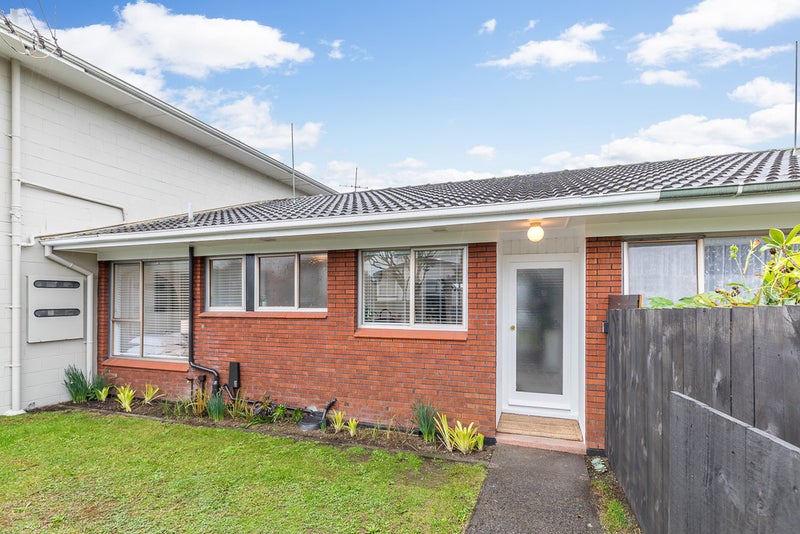 2/32 Fowlds Avenue, Sandringham, Auckland - Carousel 1