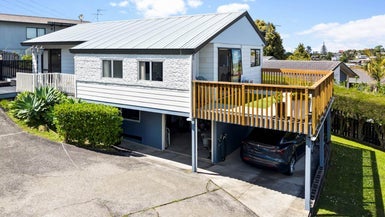 2/84 Totaravale Drive, Tōtara Vale, Auckland - Carousel 1