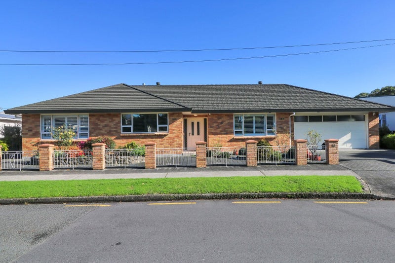 33 Whitley Avenue, Ebdentown, Upper Hutt - Carousel 1
