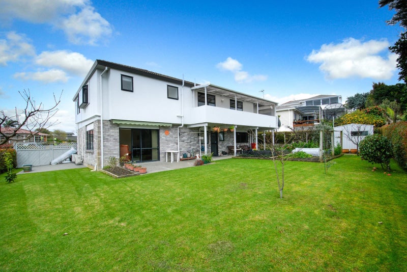 14 Ferntree Terrace, West Harbour, Auckland - Carousel 2