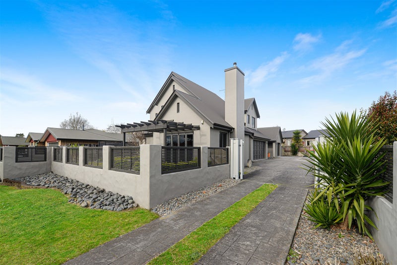 13 Dixon Road, Fitzroy, Hamilton - Carousel 1