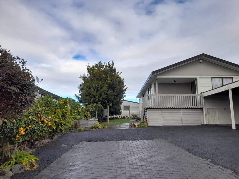 12 Janese Place, Weymouth, Auckland - Carousel 1