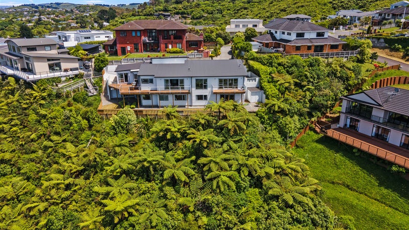 34 Arahiwi Grove, Tirohanga, Lower Hutt - Carousel 1
