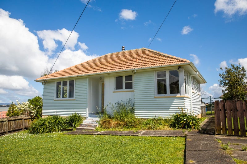 93 Eversleigh Road, Belmont, Auckland - Carousel 1