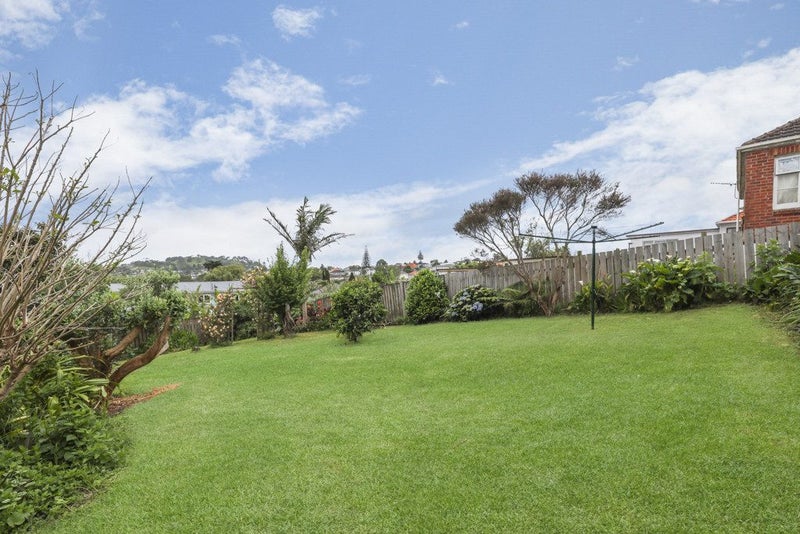 13 Elphinstone Avenue, Wesley, Auckland - Carousel 21