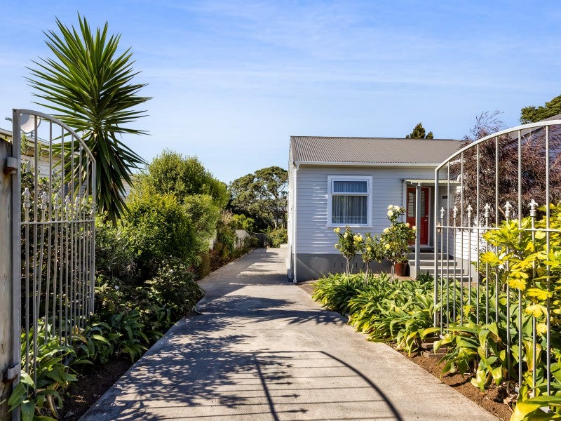 24 Ngaio Street, Strandon, New Plymouth - Carousel 1