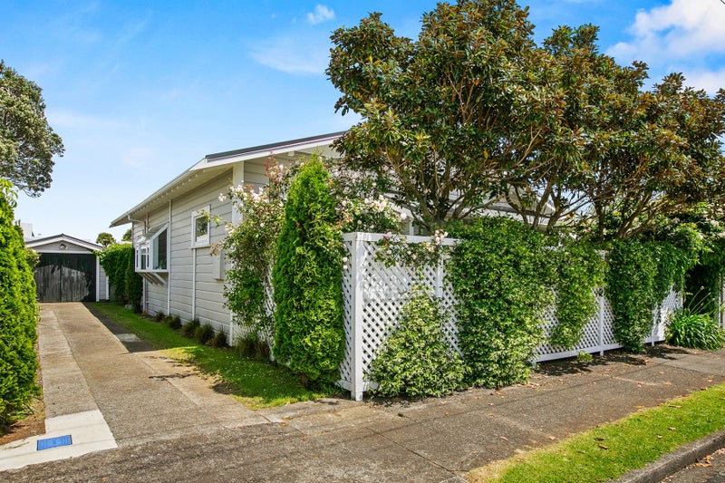 24 Stoke Street, Westown, New Plymouth - Carousel 16