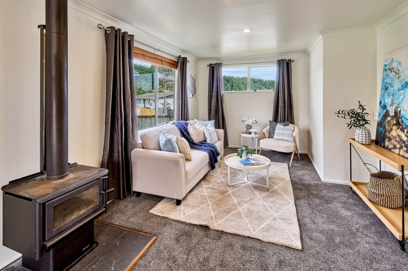 7 Edelweiss Grove, Timberlea, Upper Hutt - Carousel 2