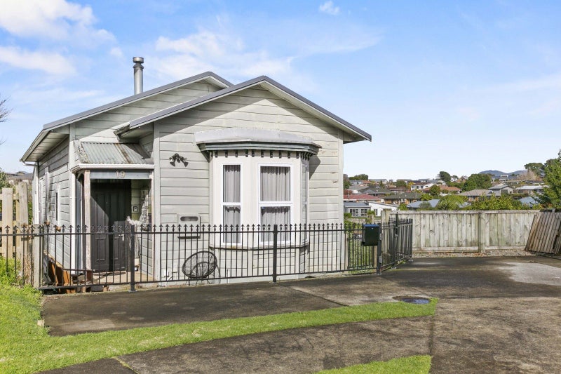 19 Harriet Place, Whalers Gate, New Plymouth - Carousel 1