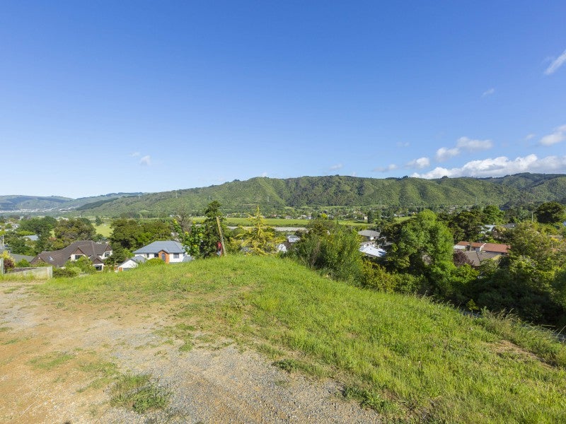 5 Mccarthy Grove, Clouston Park, Upper Hutt - Carousel 1