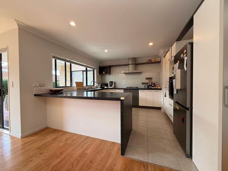 10 Mary Forgham Drive, Greenhithe, Auckland - Carousel 2