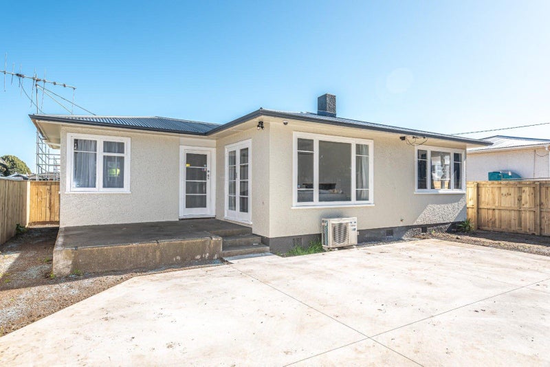 77 Thatcher Street, Castlecliff, Whanganui - Carousel 1