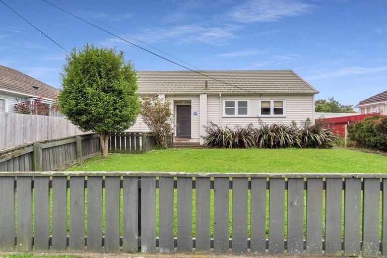 23 Pilcher Crescent, Naenae, Lower Hutt - Carousel 1