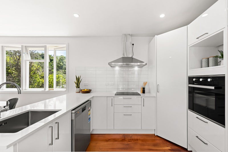 34A Lyndhurst Road, Tawa, Wellington - Carousel 2