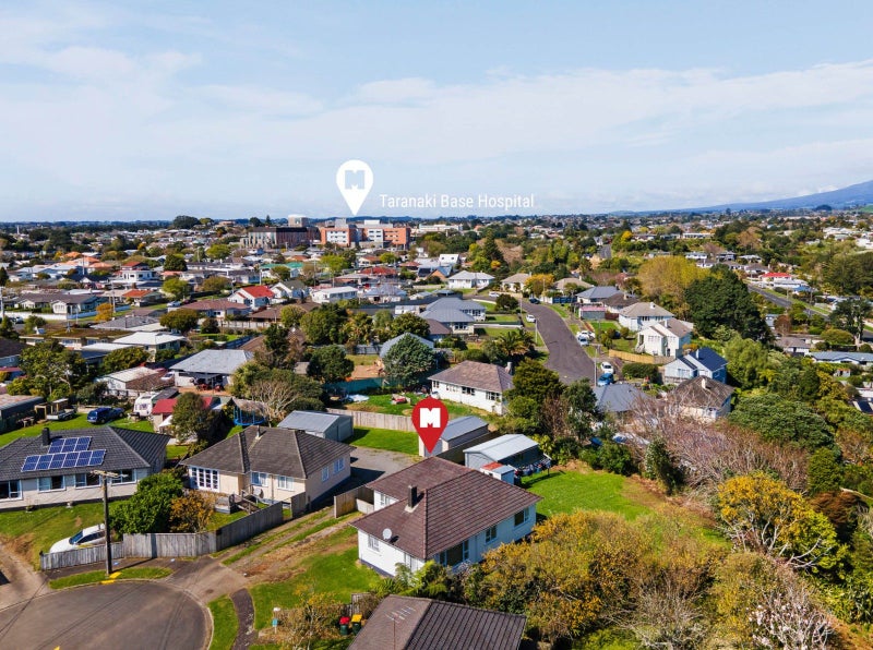 24 Ridd Street, Lynmouth, New Plymouth - Carousel 2