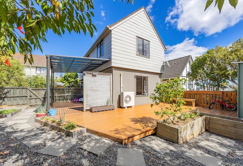 1/24 Tree View Avenue, Glenfield, Auckland - Carousel 1