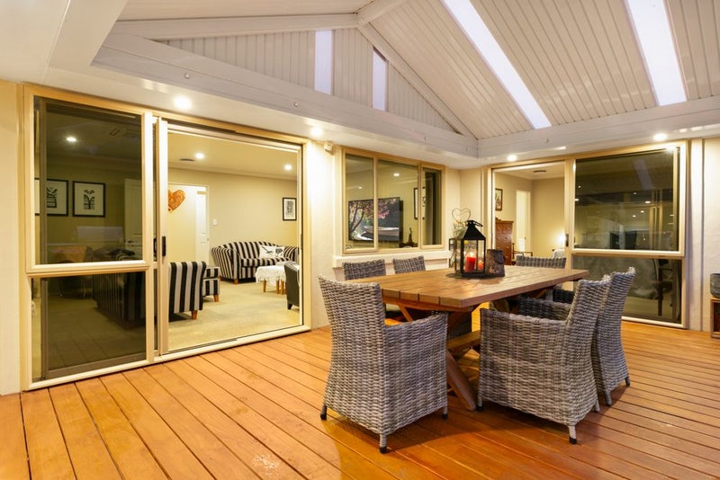 64 St James Drive, Huntington, Hamilton - Carousel 2