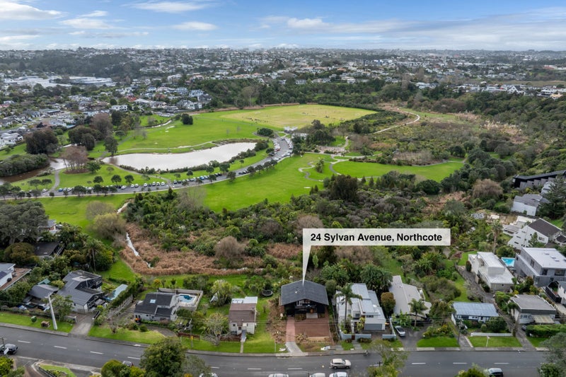 24 Sylvan Avenue, Northcote, Auckland - Carousel 2