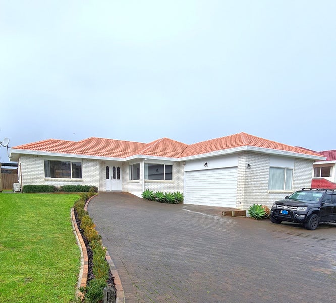 11 Mako Street, West Harbour, Auckland - Carousel 1
