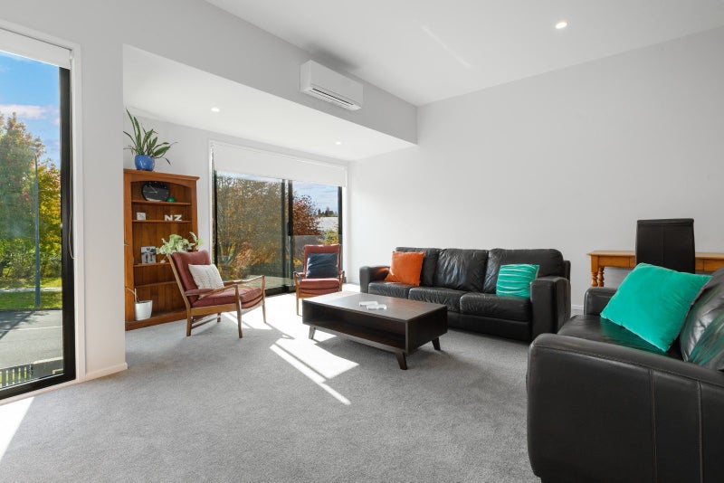 10/12 Westmorland Rise, Bethlehem, Tauranga - Carousel 2