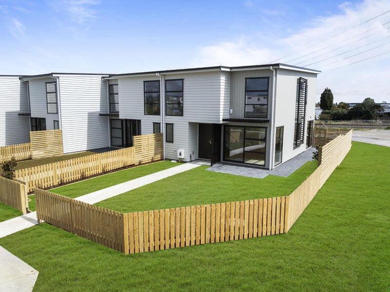 33 Karikari Crescent, Takanini, Auckland - Carousel 2