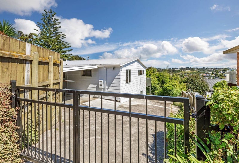 1/89 Arran Road, Browns Bay, Auckland - Carousel 1