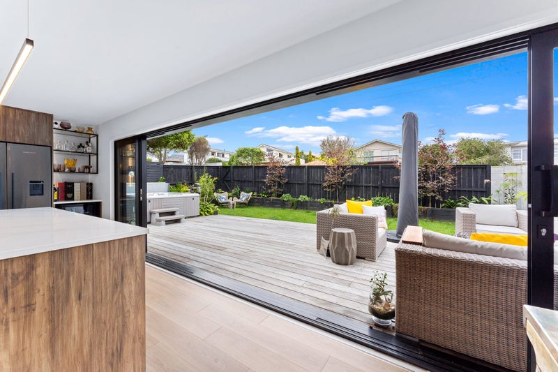 1/33 Hyde Road, Rothesay Bay, Auckland - Carousel 2