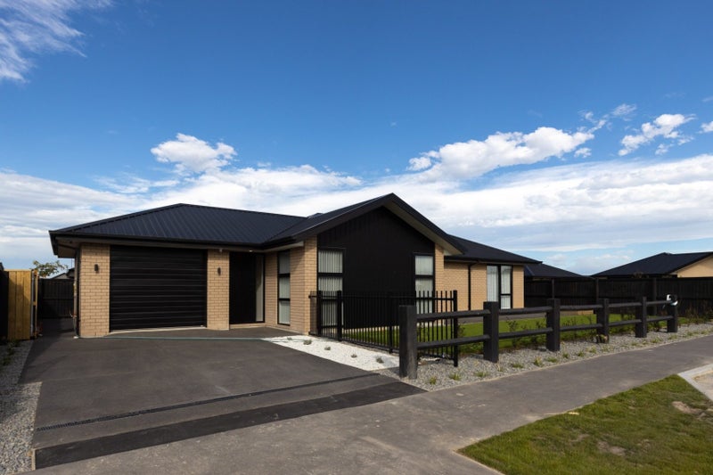 54 Masters Avenue, Hillcrest, Hamilton - Carousel 1