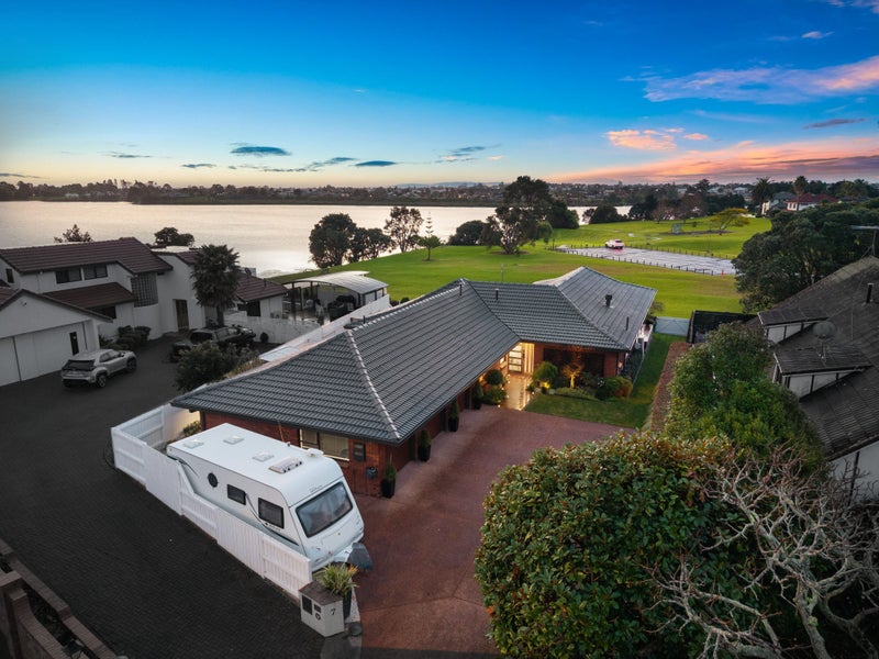 5 Della Place, Conifer Grove, Takanini - Carousel 2