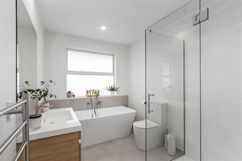 1 Gossett Lane, Pegasus - Carousel 15