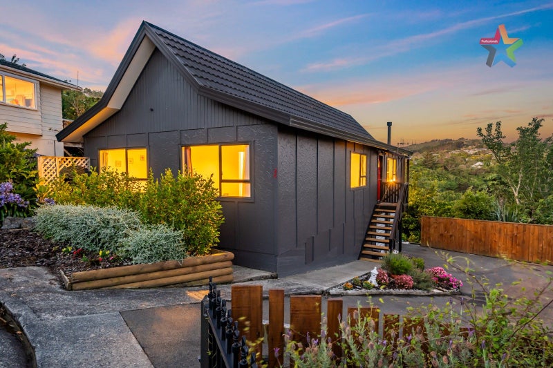 26 Wisteria Grove, Maungaraki, Lower Hutt - Carousel 1