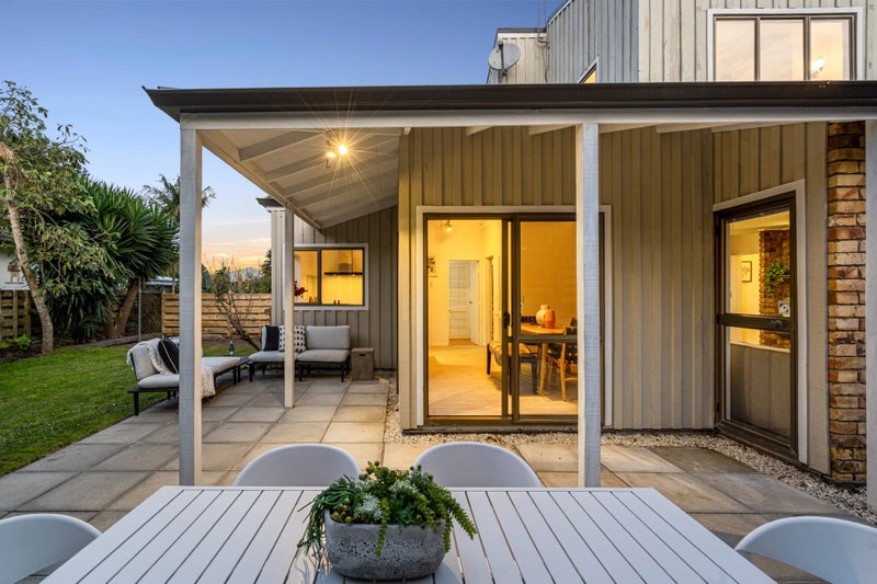 2/1 Totara Grove, Hillcrest, Auckland - Carousel 1