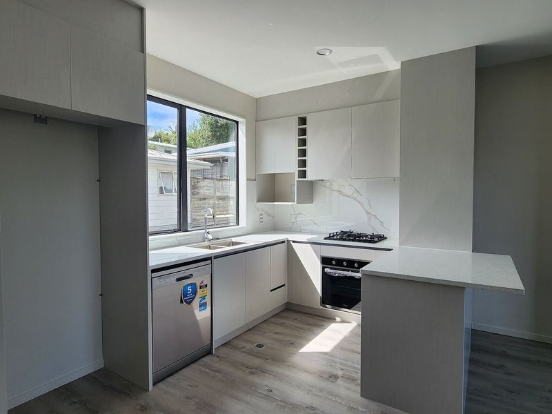 22B Totaravale Drive, Totara Vale, North Shore City, Auckland - Carousel 2