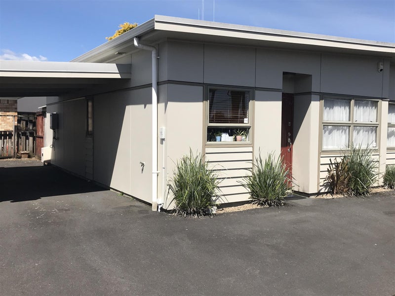 8B Ford Street, Hamilton East, Hamilton - Carousel 1