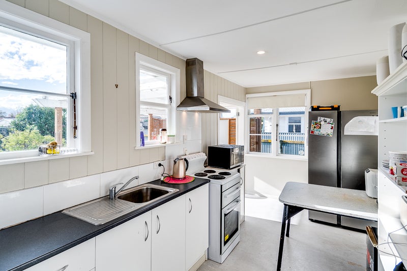 5 Plowman Crescent, Onekawa, Napier - Carousel 2