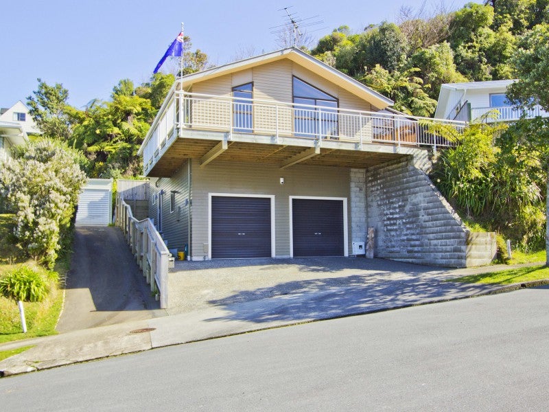 9 Taka Grove, Normandale, Lower Hutt - Carousel 1