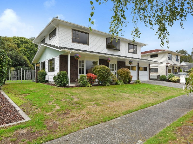 138 California Drive, Totara Park, Upper Hutt - Carousel 1