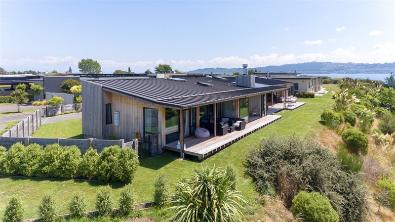 6 Kuiwai Drive, Rainbow Point, Taupo - Carousel 1