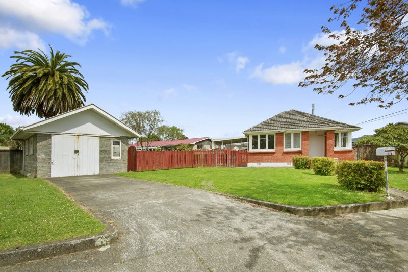 11 Davis Crescent, Elderslea, Upper Hutt - Carousel 2